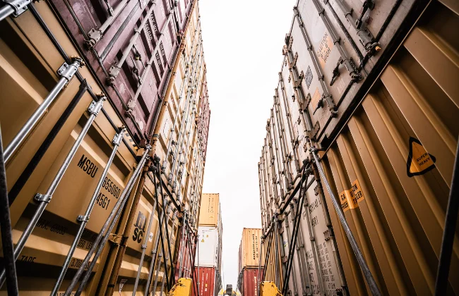 O que é o “Custo Brasil” e como ele impacta a cabotagem?