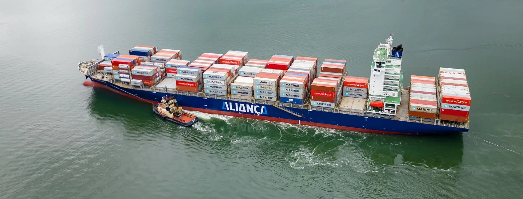 Slide No Brasil, realizada por Empresas Brasileiras de Navegação